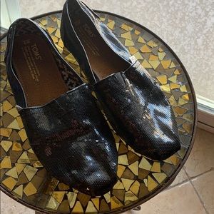 Toms slip on